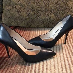 Basic black pump